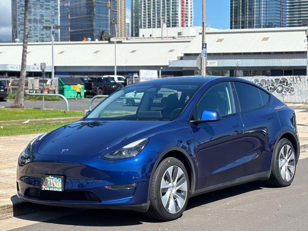 2024 TESLA Model Y