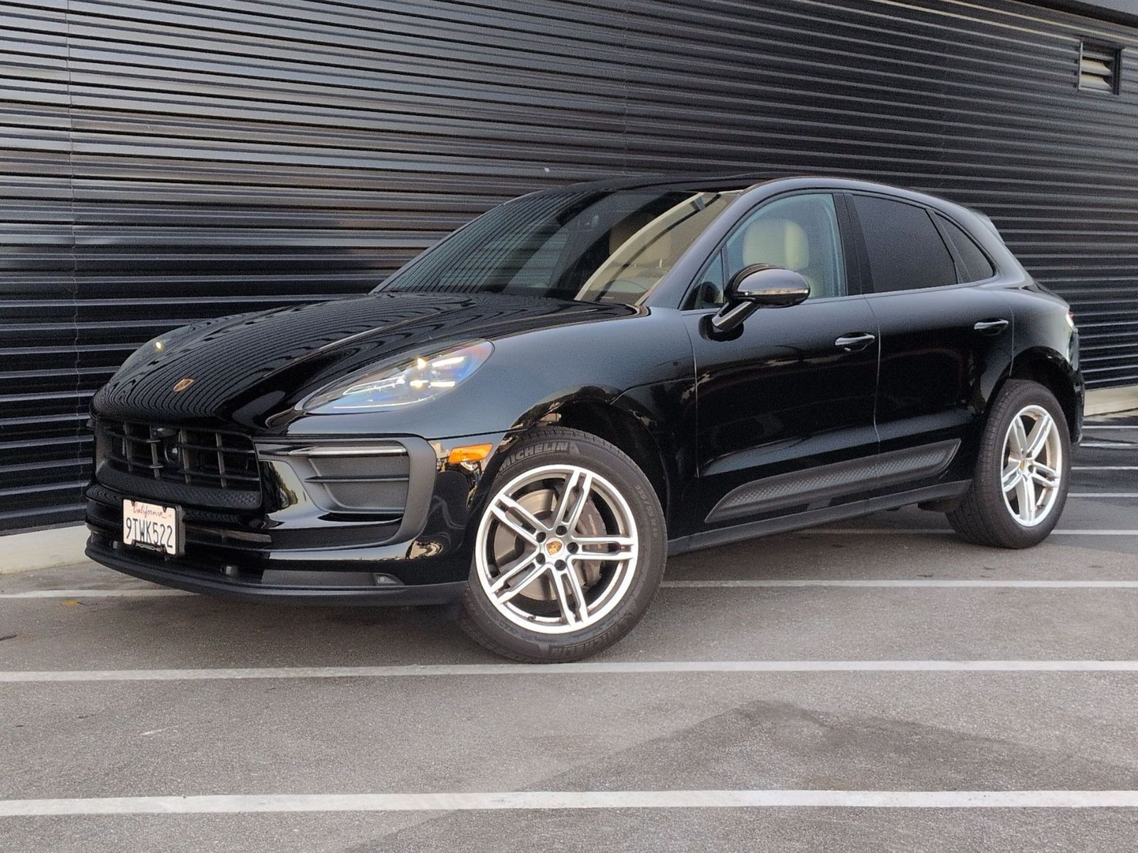 2025 PORSCHE Macan