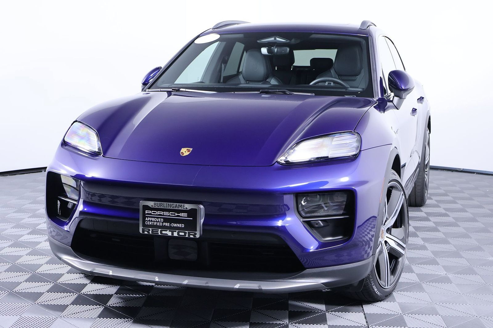 2025 PORSCHE Macan