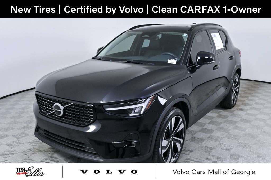2023 VOLVO XC40