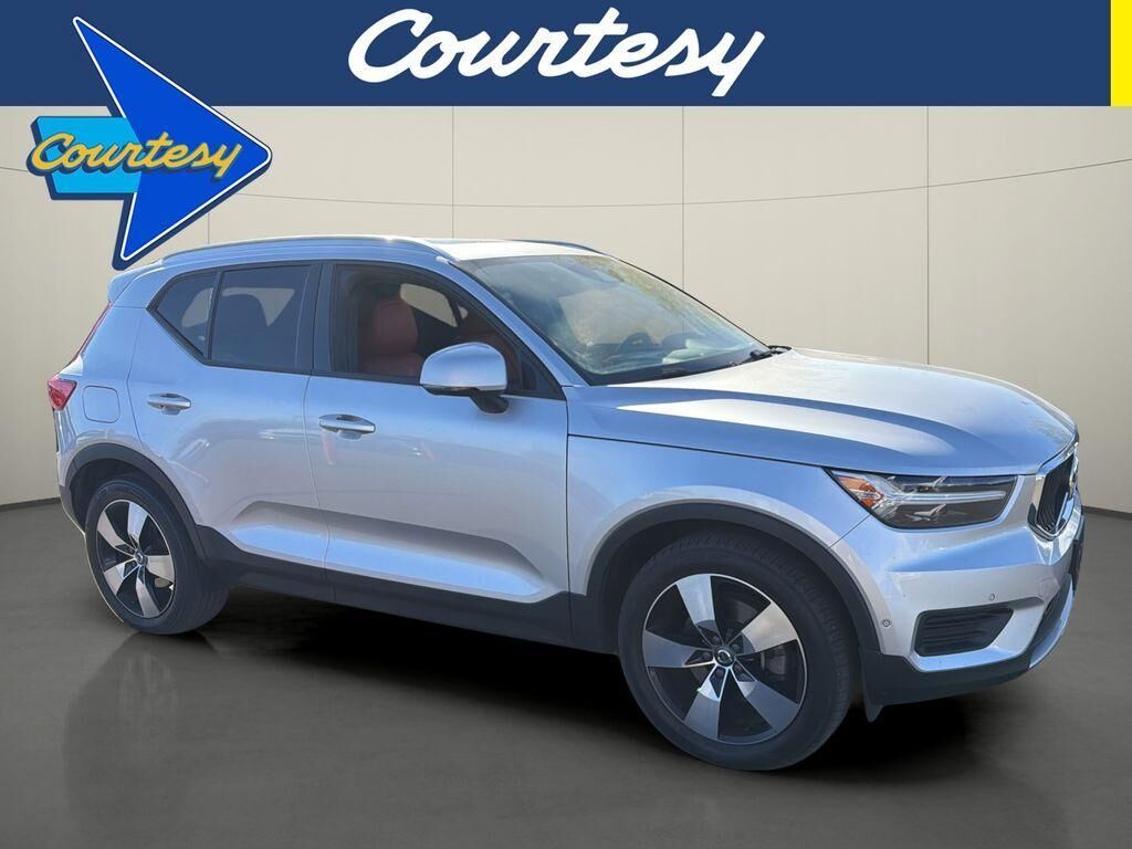 2019 VOLVO XC40