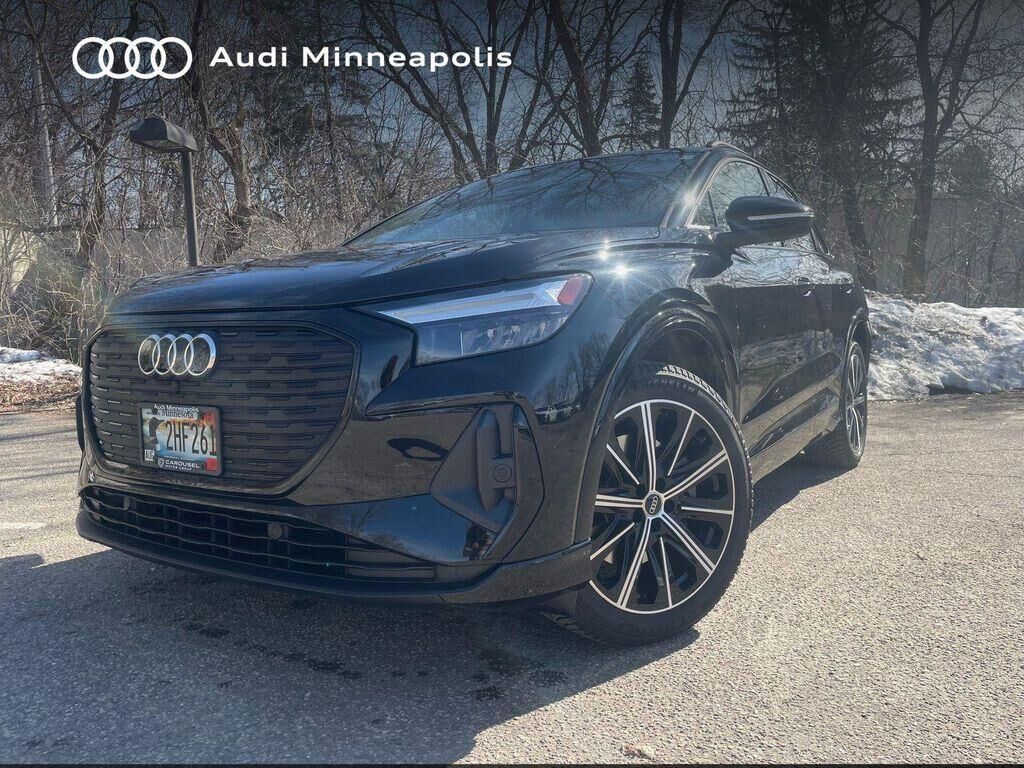2022 AUDI Q4