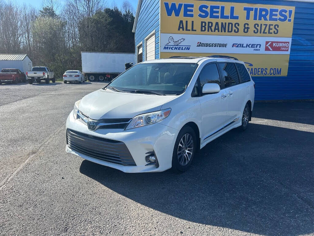 2019 TOYOTA Sienna