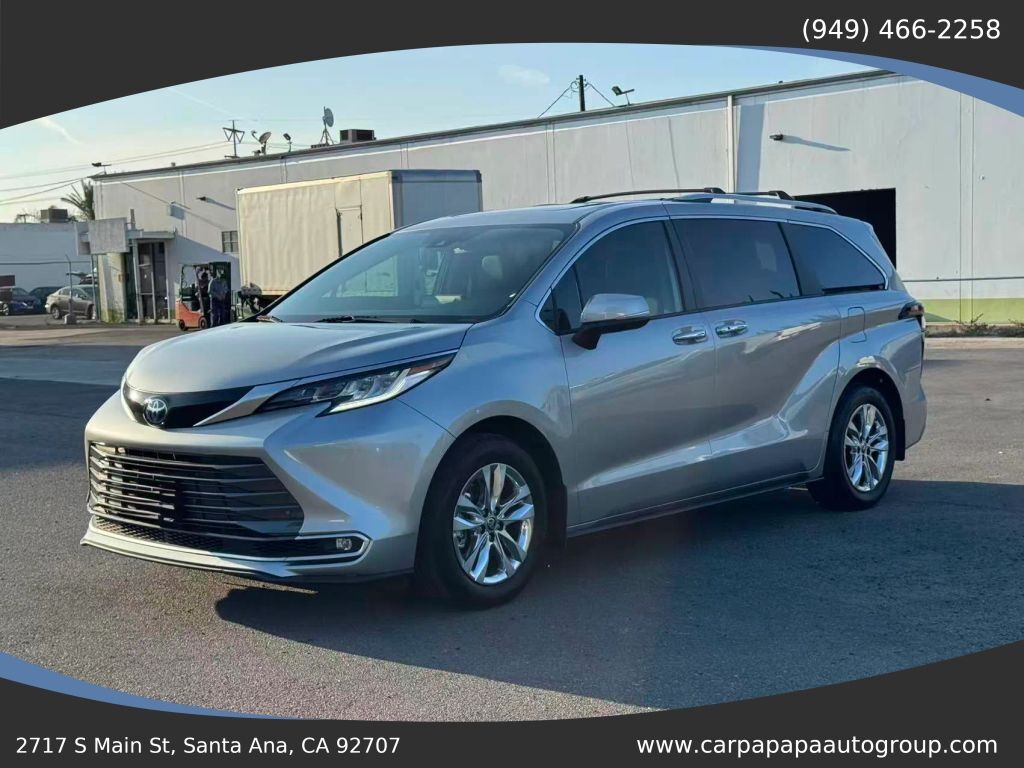 2024 TOYOTA Sienna