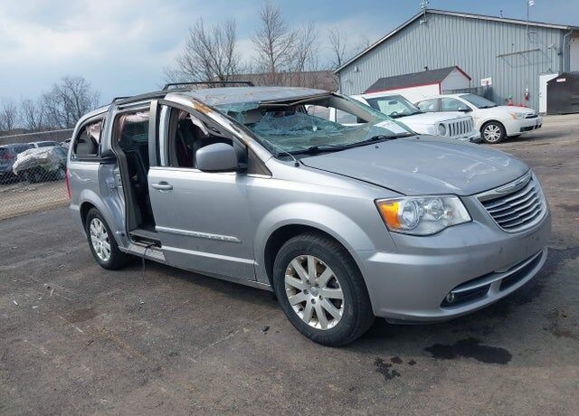 2016 CHRYSLER Town and Country