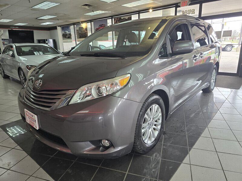 2017 TOYOTA Sienna