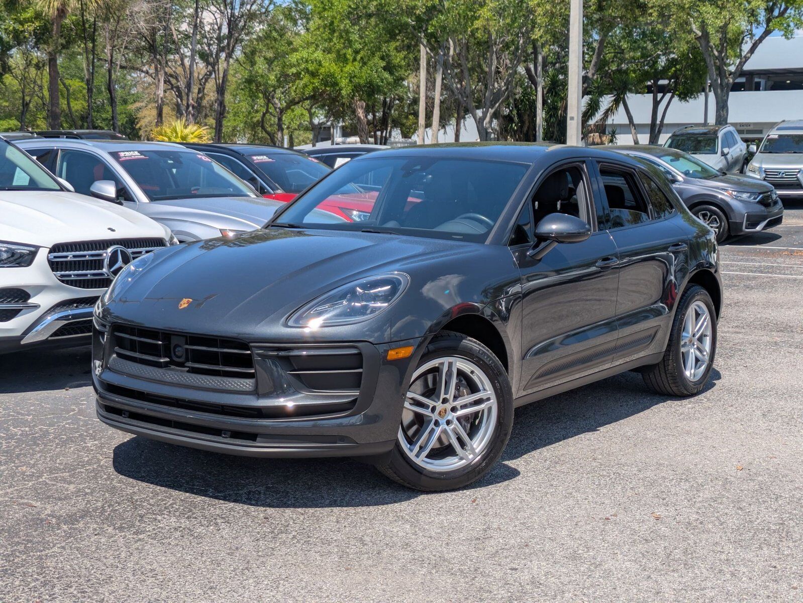 2023 PORSCHE Macan