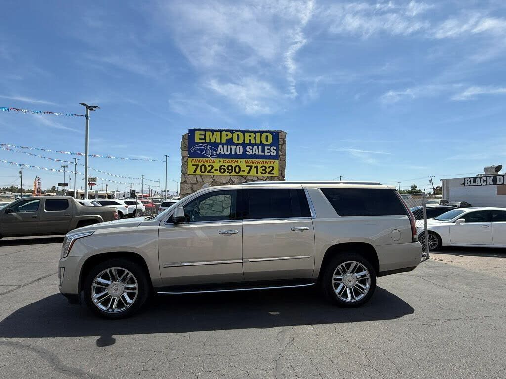 2017 CADILLAC Escalade ESV