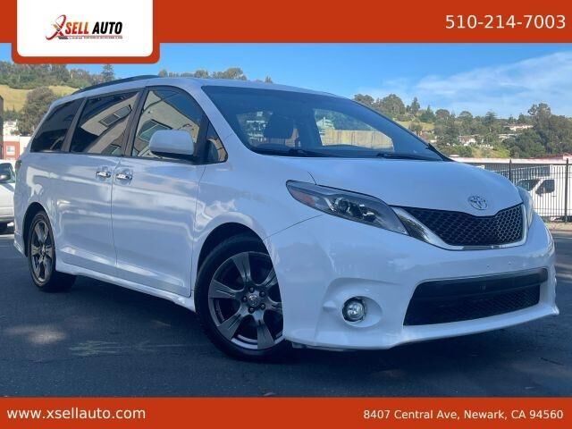 2017 TOYOTA Sienna