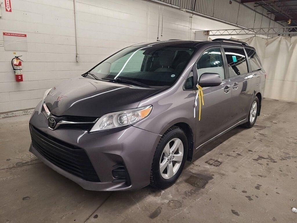 2018 TOYOTA Sienna