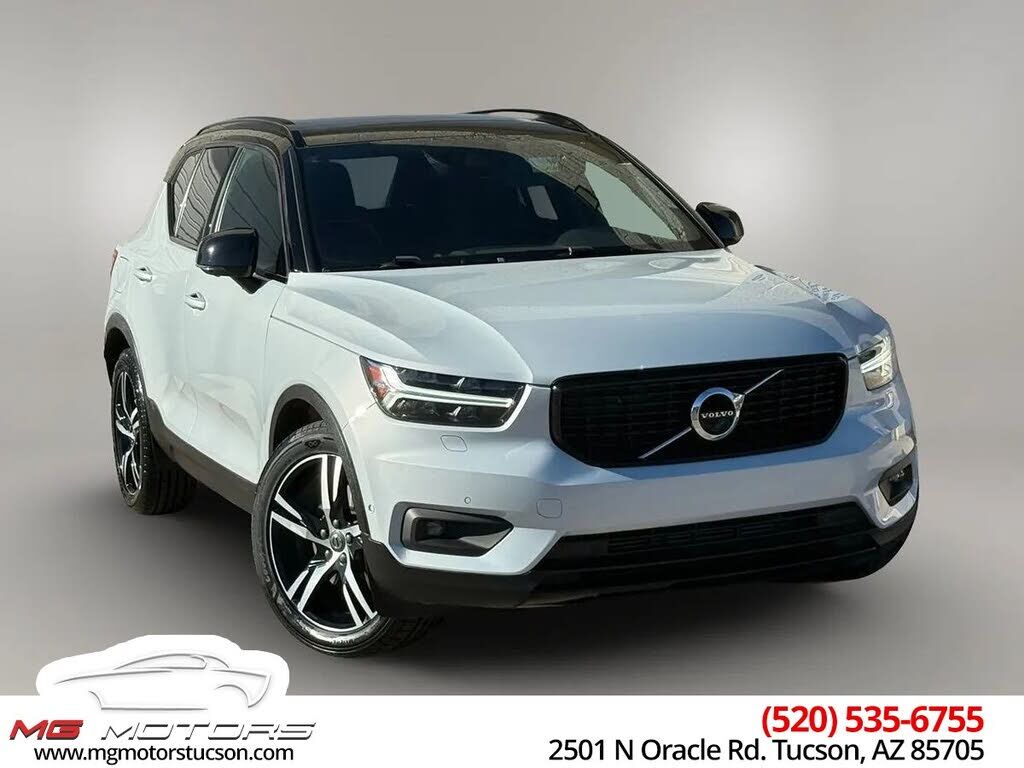 2022 VOLVO XC40