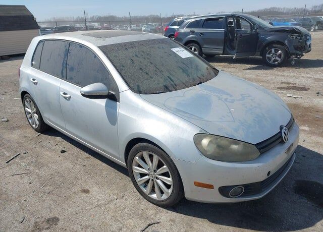 2013 VOLKSWAGEN Golf