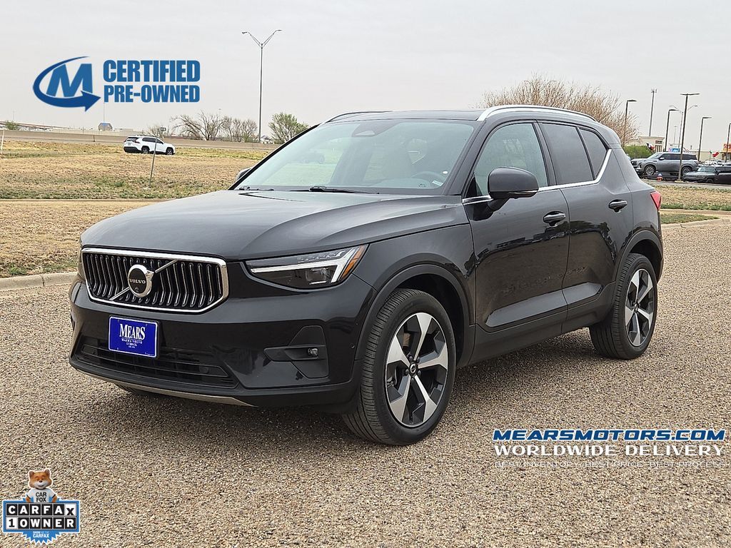 2024 VOLVO XC40