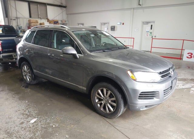 2014 VOLKSWAGEN Touareg