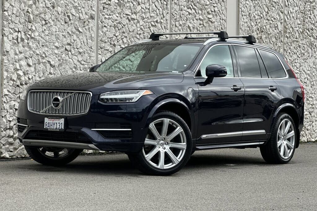 2017 VOLVO XC90