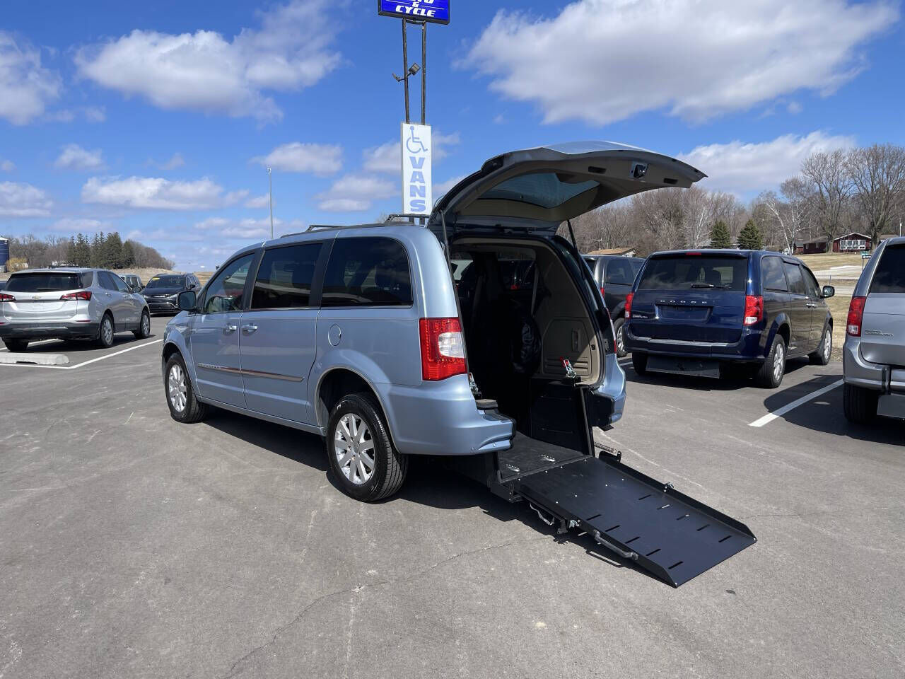 2013 CHRYSLER Town and Country