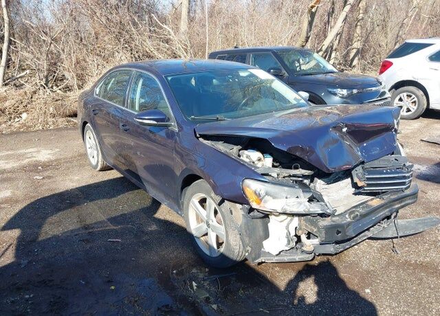 2012 VOLKSWAGEN Passat