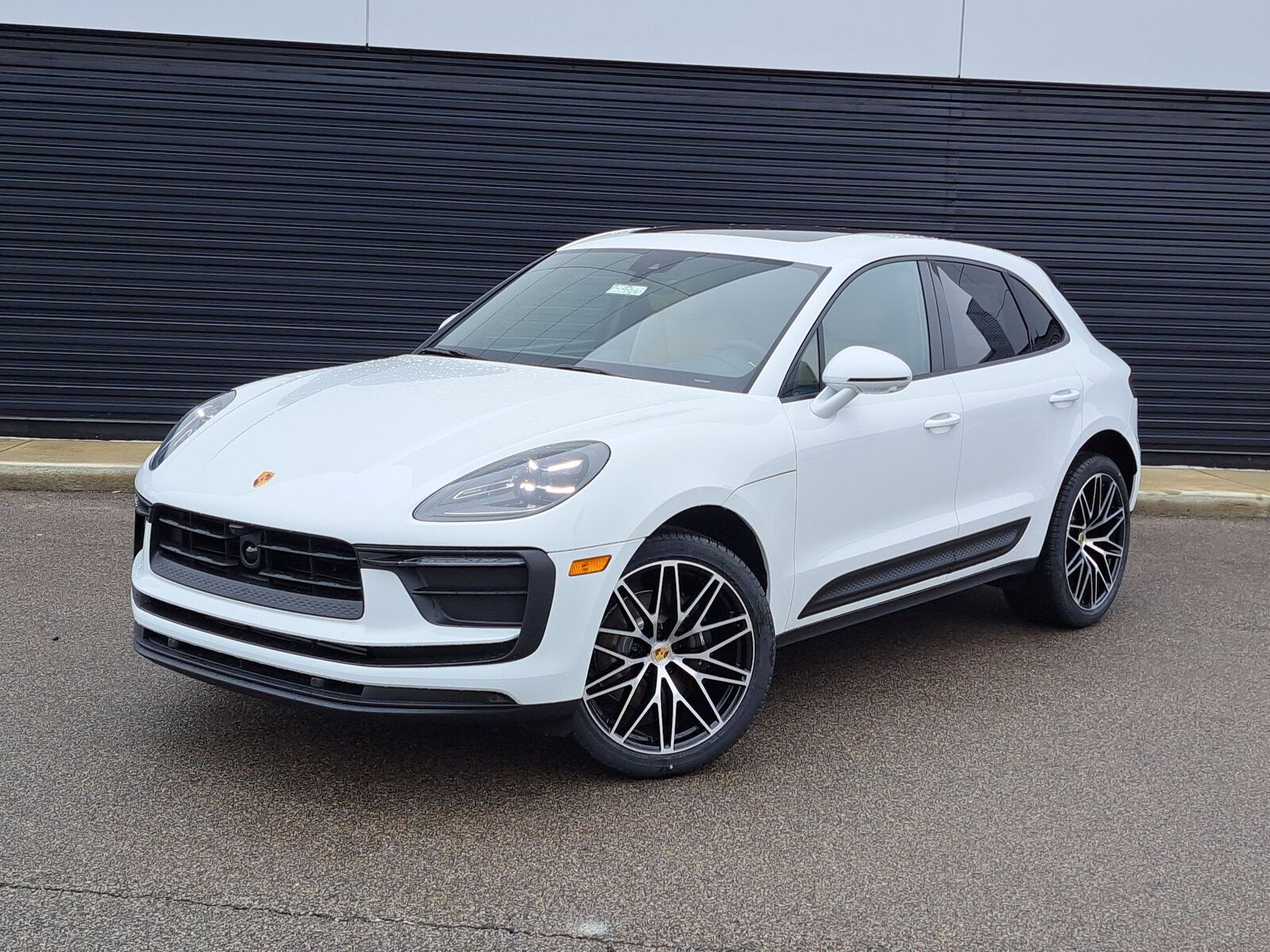 2026 PORSCHE Macan