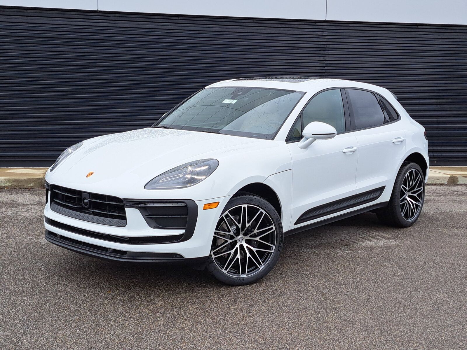 2026 PORSCHE Macan