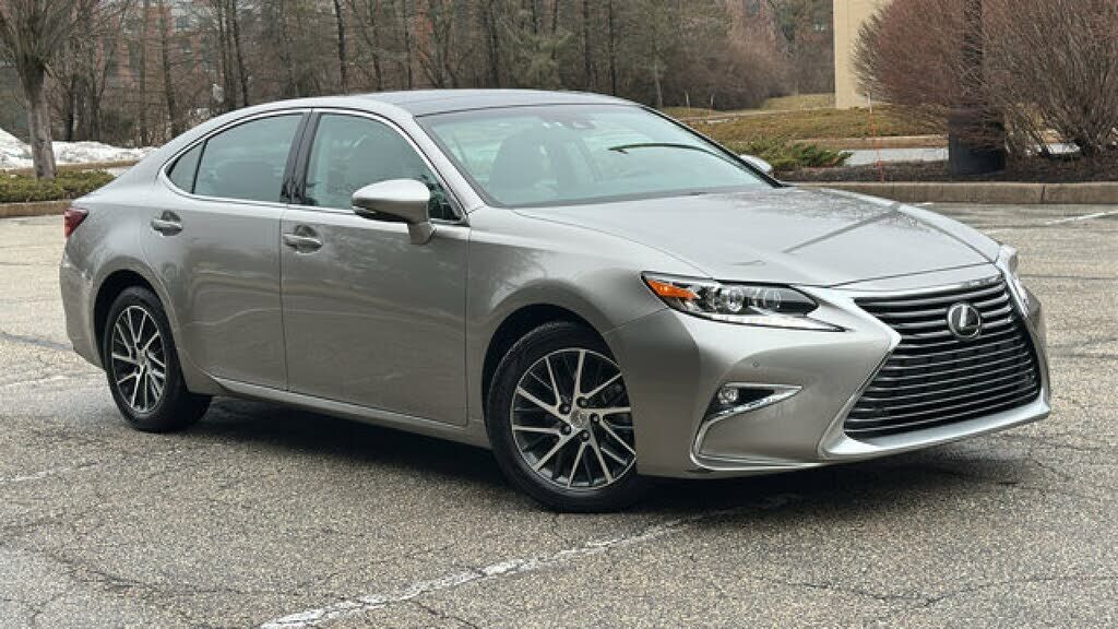 2016 LEXUS ES