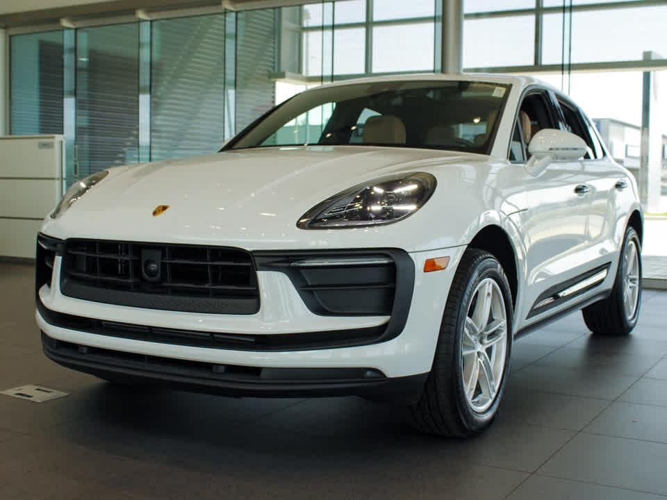 2025 PORSCHE Macan