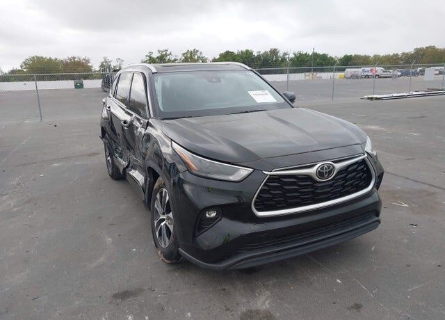 2022 TOYOTA Highlander