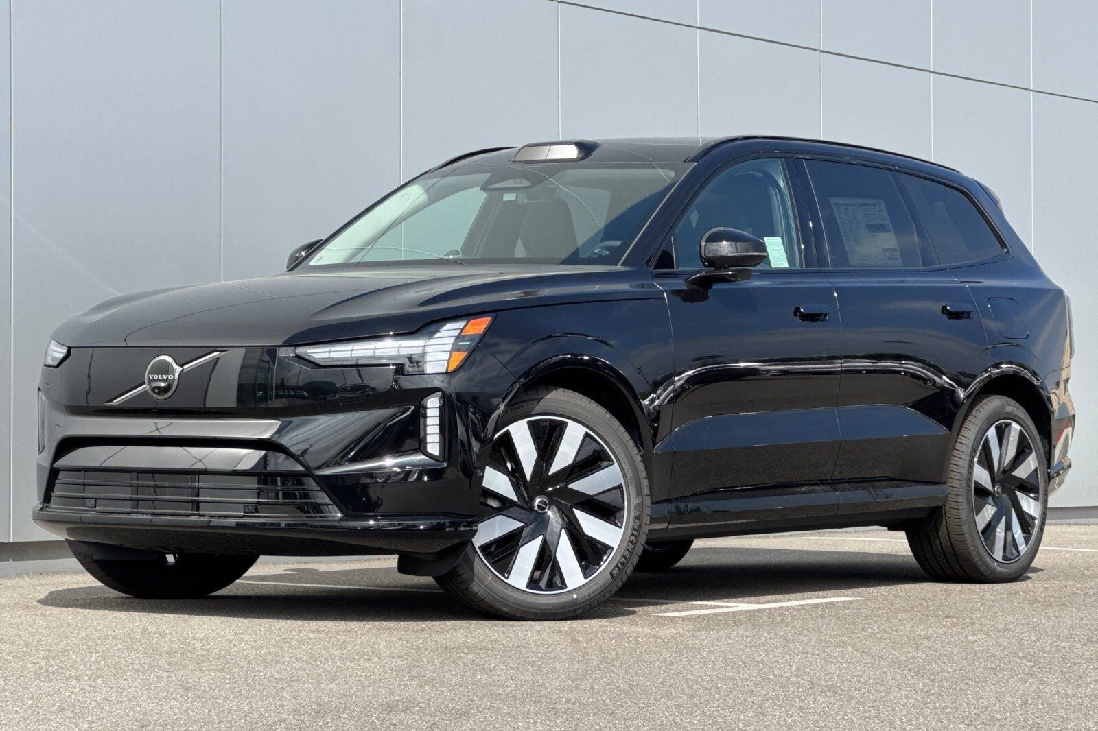 2025 VOLVO EX90