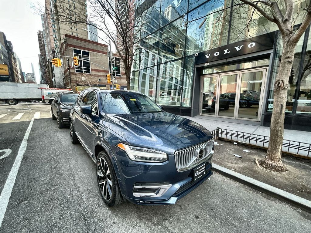 2023 VOLVO XC90