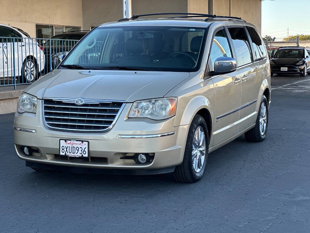 2010 CHRYSLER Town and Country
