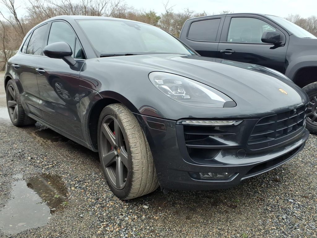 2017 PORSCHE Macan