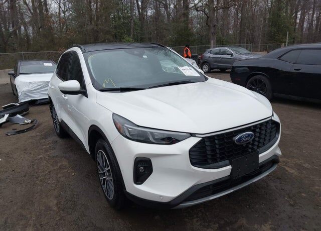 2024 FORD Escape