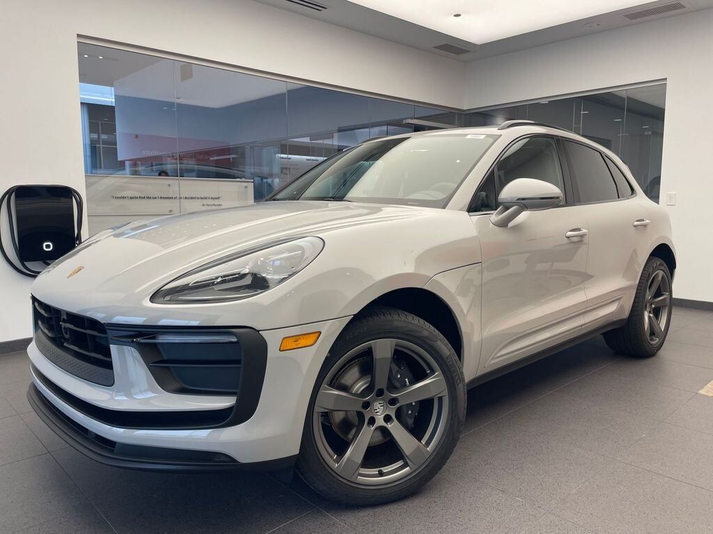 2026 PORSCHE Macan