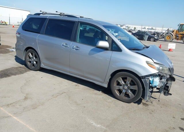 2017 TOYOTA Sienna