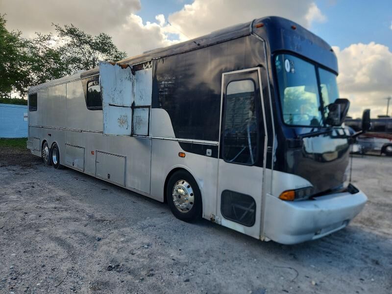 2005 FREIGHTLINER XC-R Raised Rail Rear Engine Motor Home Chassis