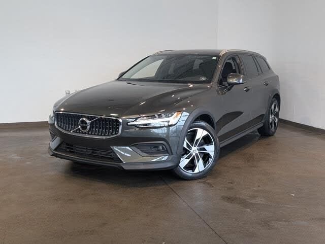 2021 VOLVO V60CC