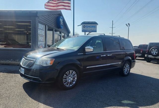 2013 CHRYSLER Town and Country