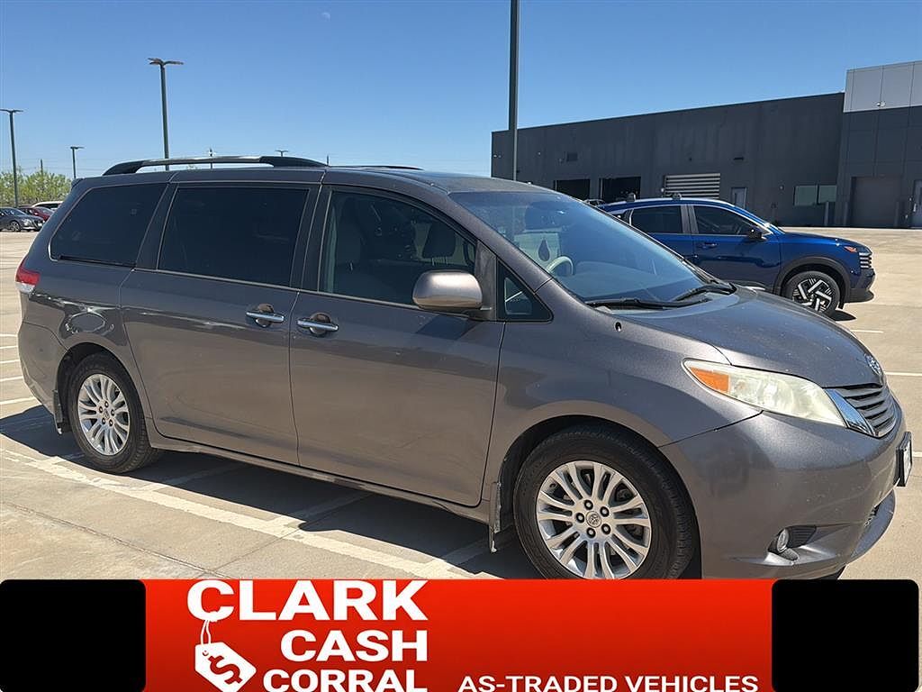 2013 TOYOTA Sienna