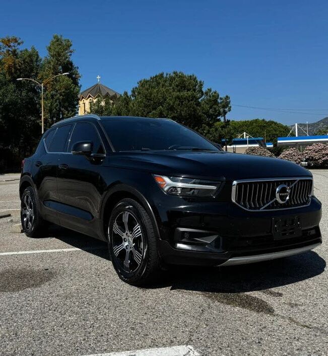 2021 VOLVO XC40