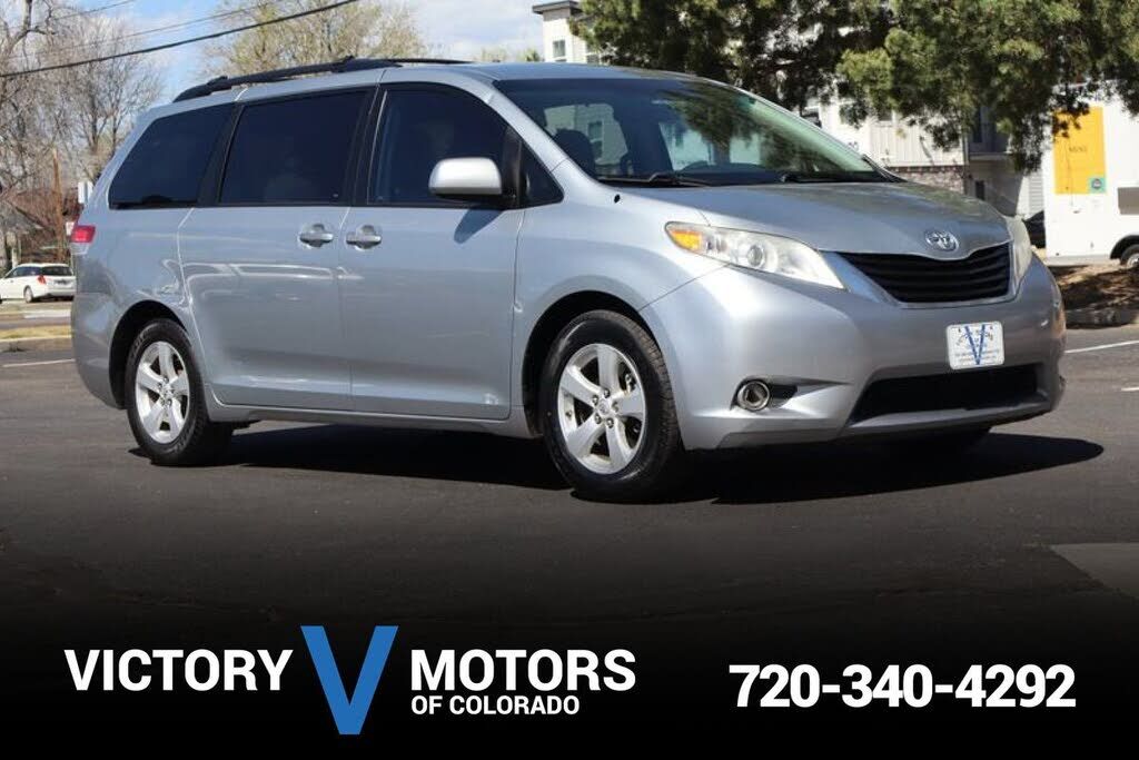 2011 TOYOTA Sienna