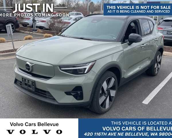 2023 VOLVO XC40