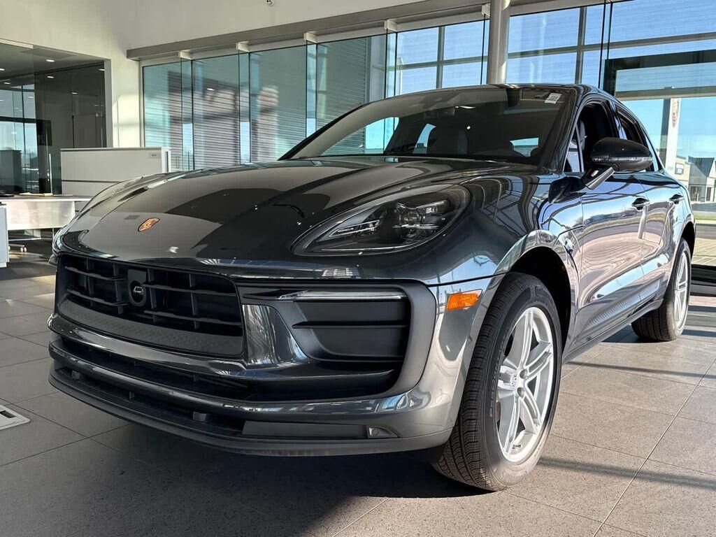 2025 PORSCHE Macan