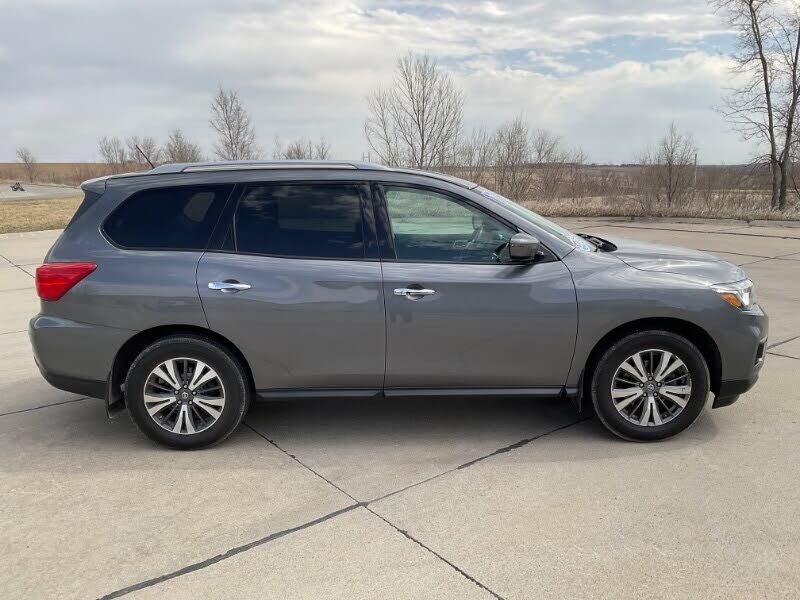 2017 NISSAN Pathfinder