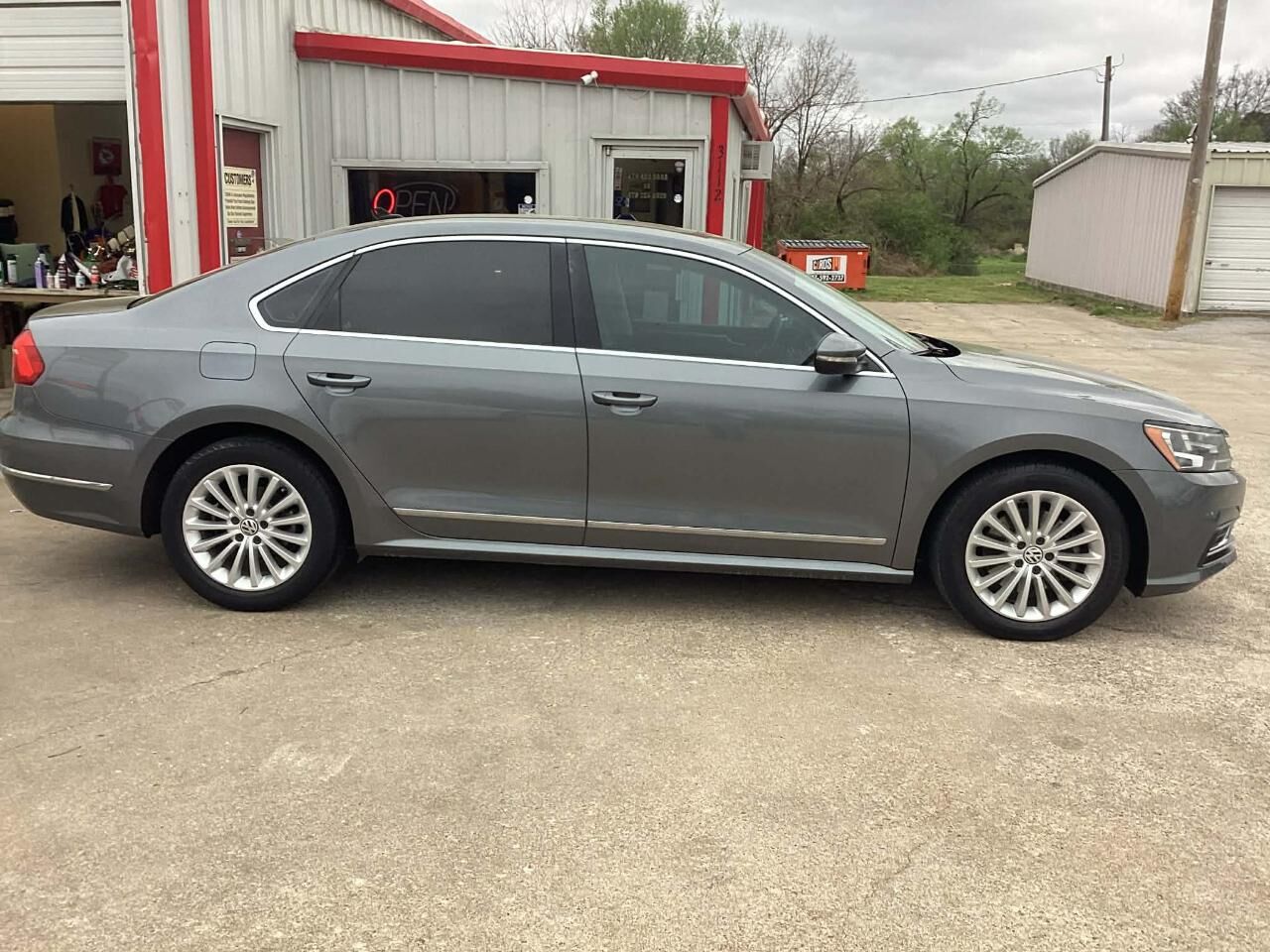 2016 VOLKSWAGEN Passat