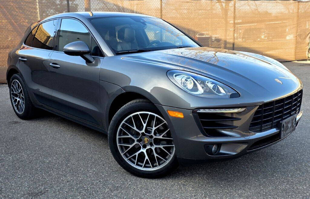 2018 PORSCHE Macan