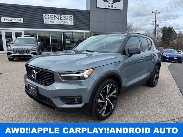 2021 VOLVO XC40