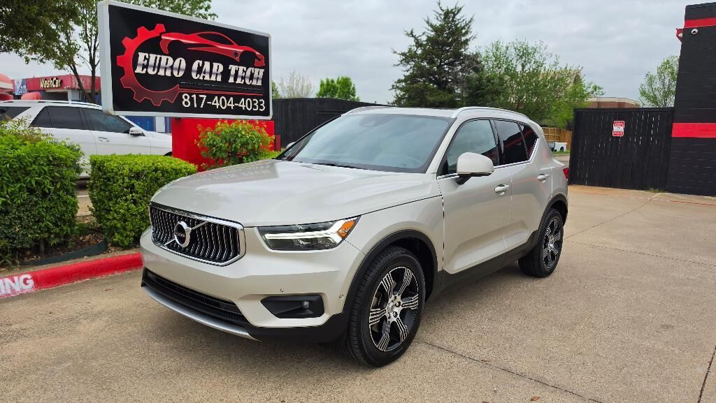 2019 VOLVO XC40