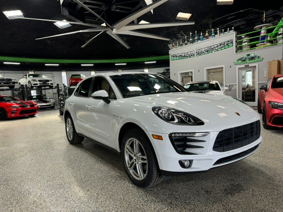 2018 PORSCHE Macan