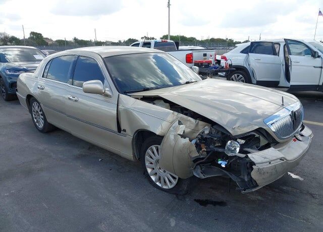 2005 LINCOLN Town Car