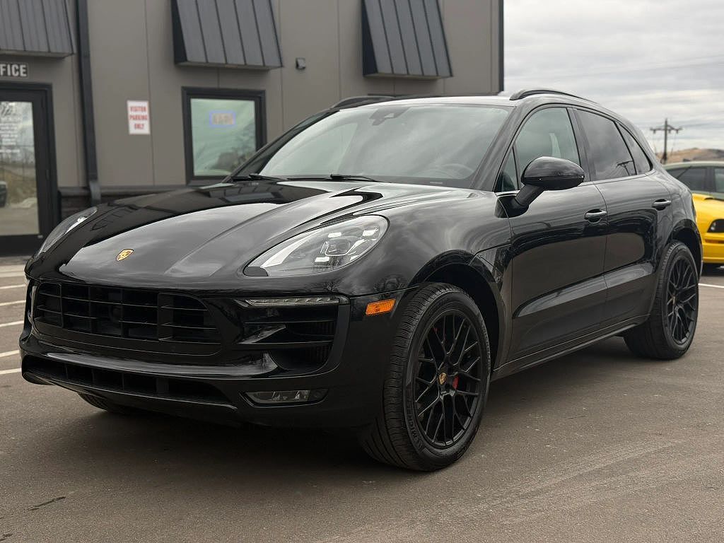 2018 PORSCHE Macan