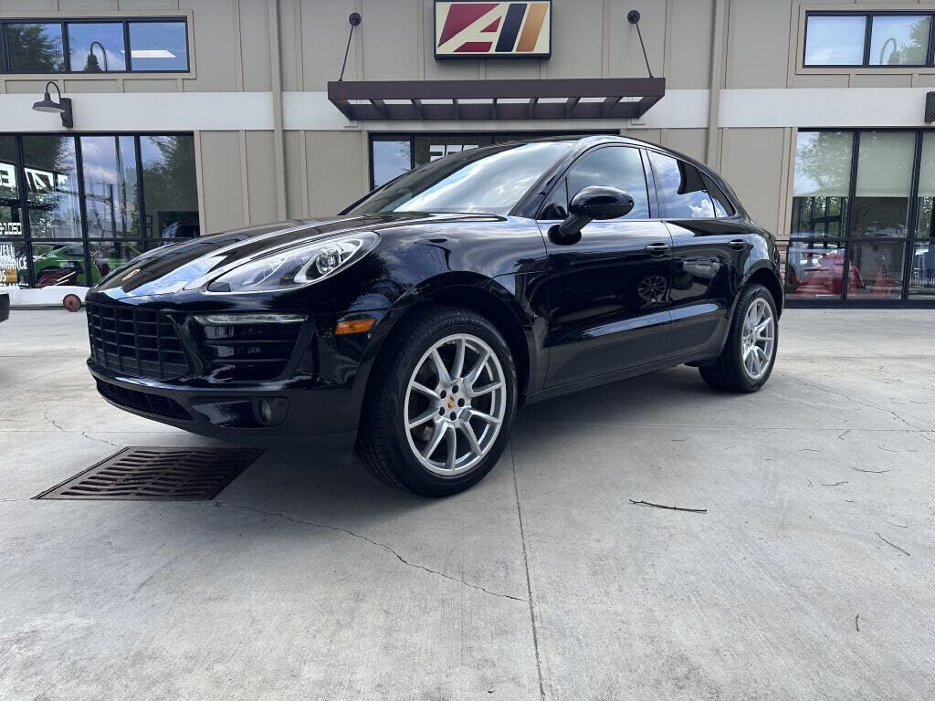2017 PORSCHE Macan
